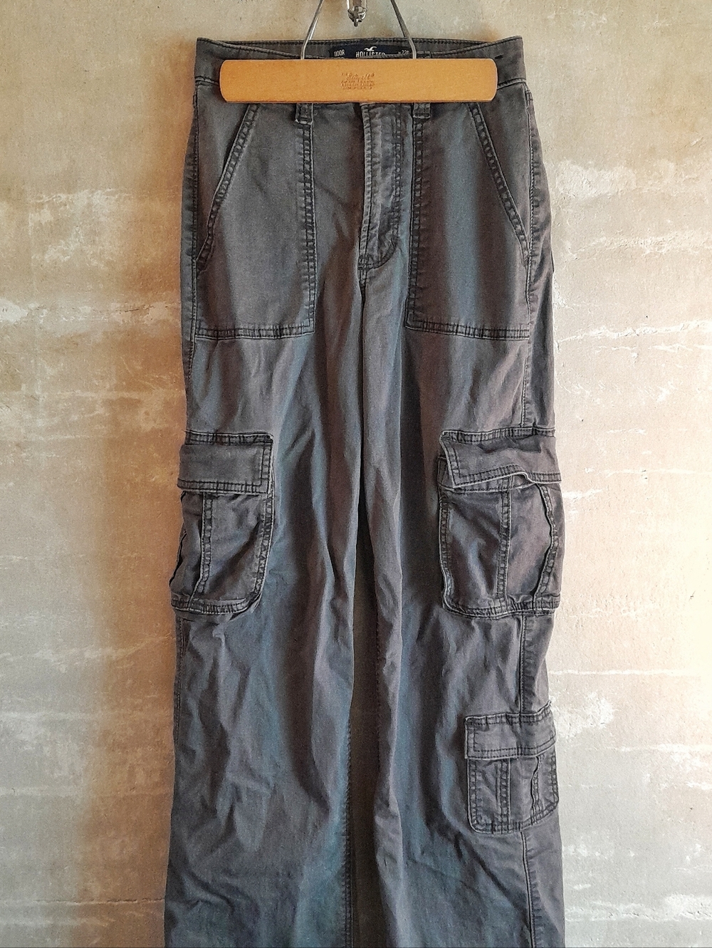 555a. dark gray Hollister Ultra High Rise Baggy cargo pants, 000R